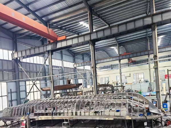 船體結(jié)實(shí)，造型美觀